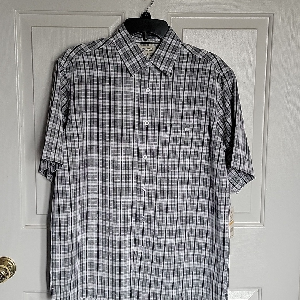 NWT  Mens Haggar clothing buttondown plaid shirt, small.
